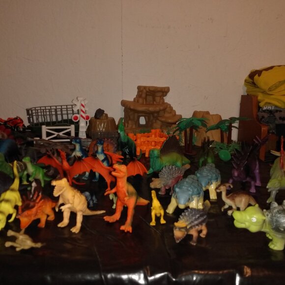 Dinosaur figures 30+  lots all kinds, small, large - Picture 15 of 16